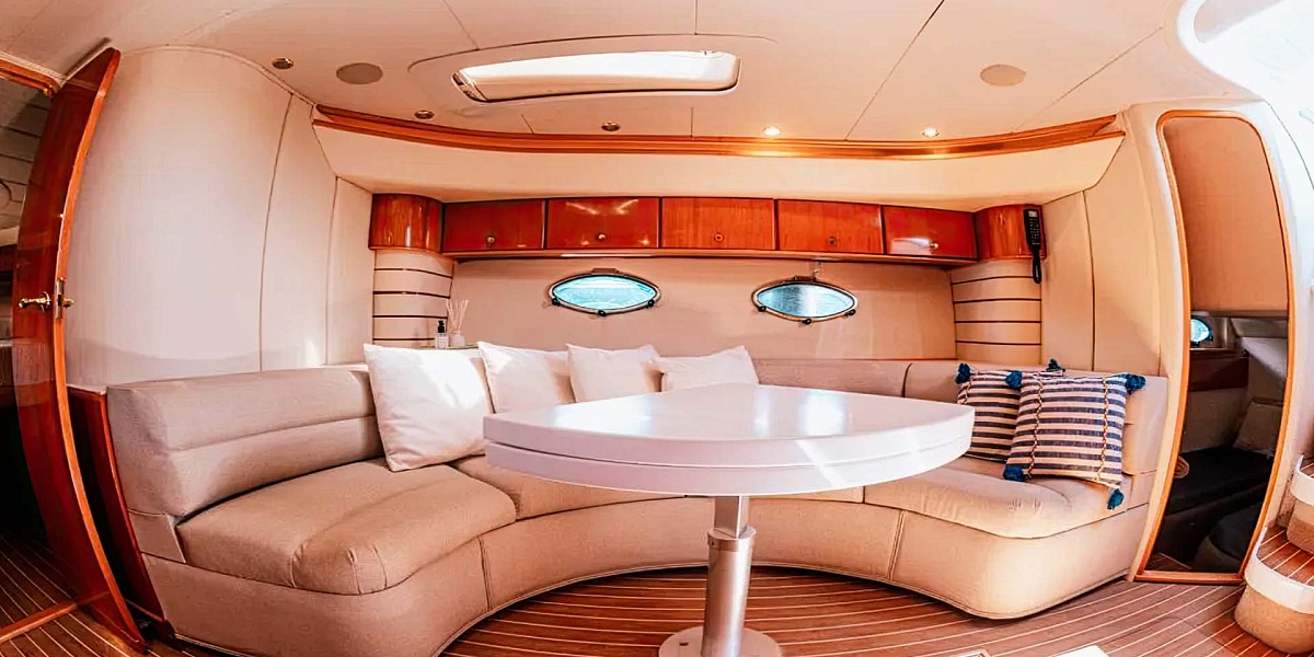 Аренда моторной яхты Princess V55 на Миконосе, Греция